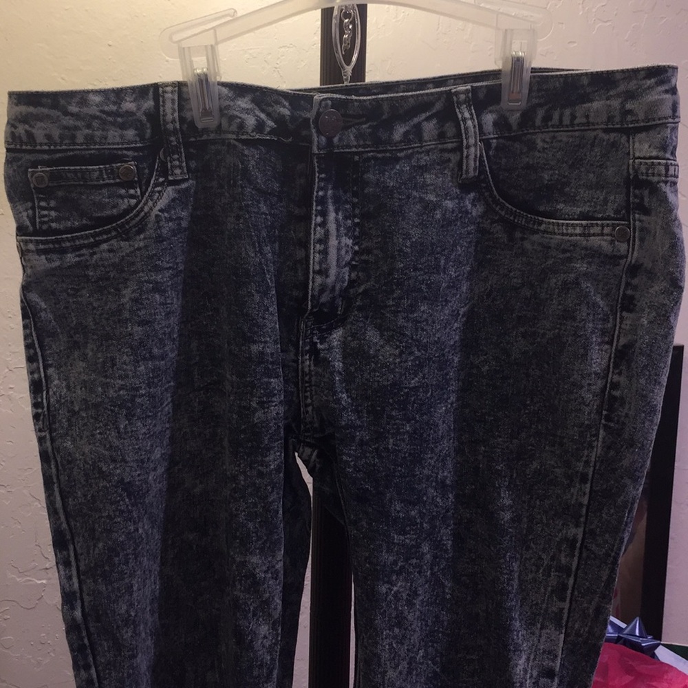 Acid wash skinny jeans 👖. Size 11.
